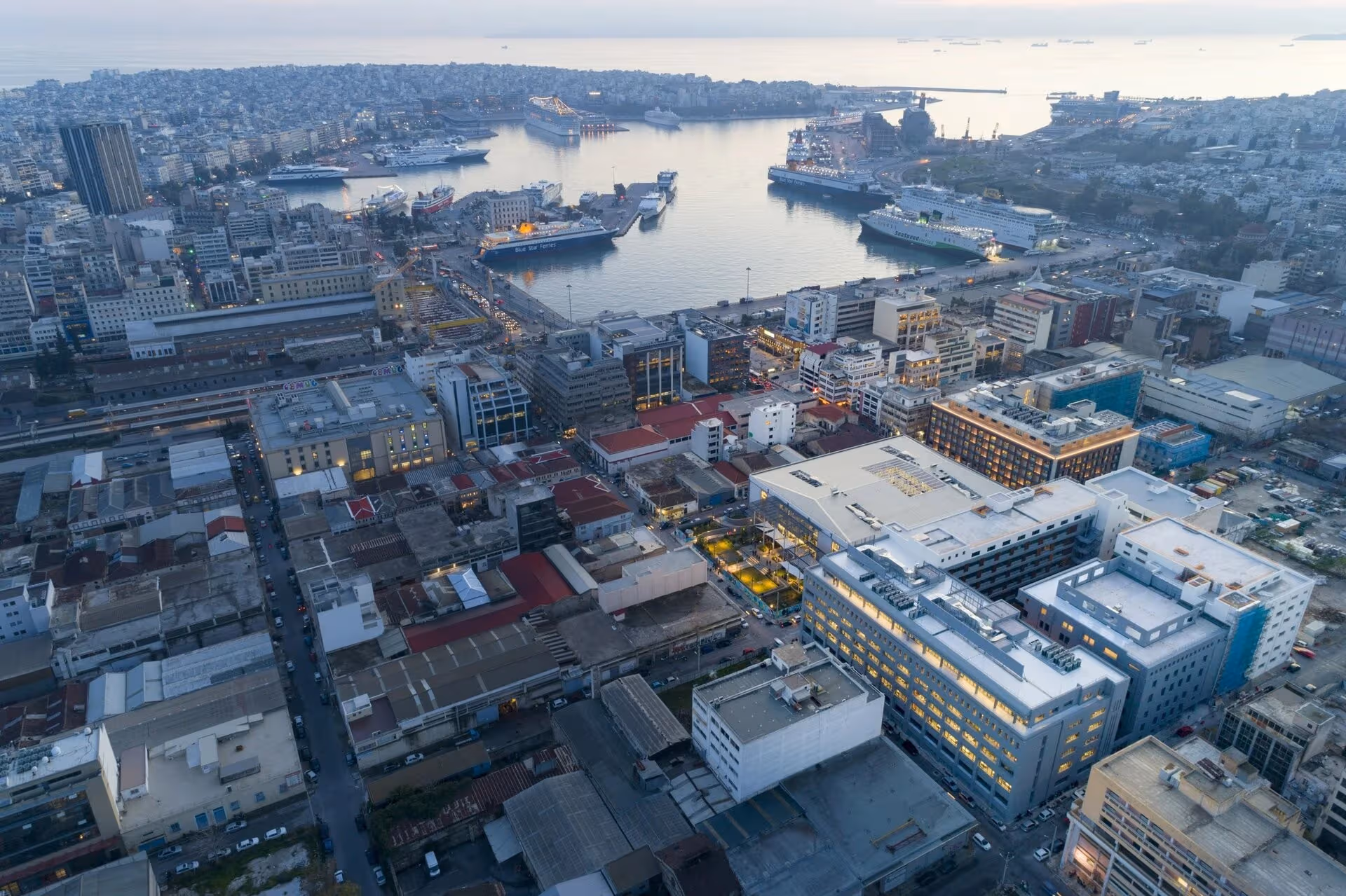 Προάστια Πειραιά